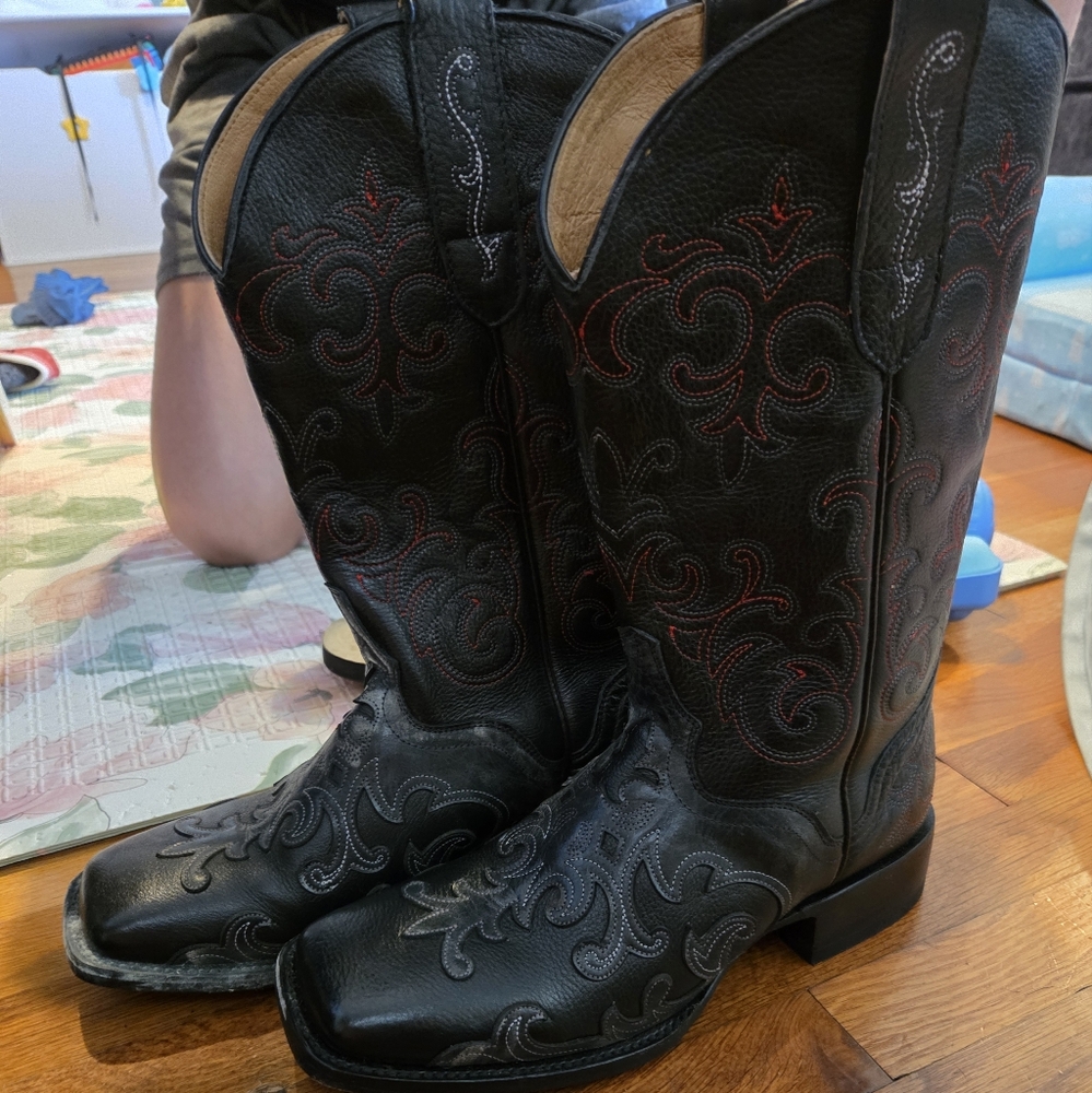 Black Embroidered Men's Cowboy Boots